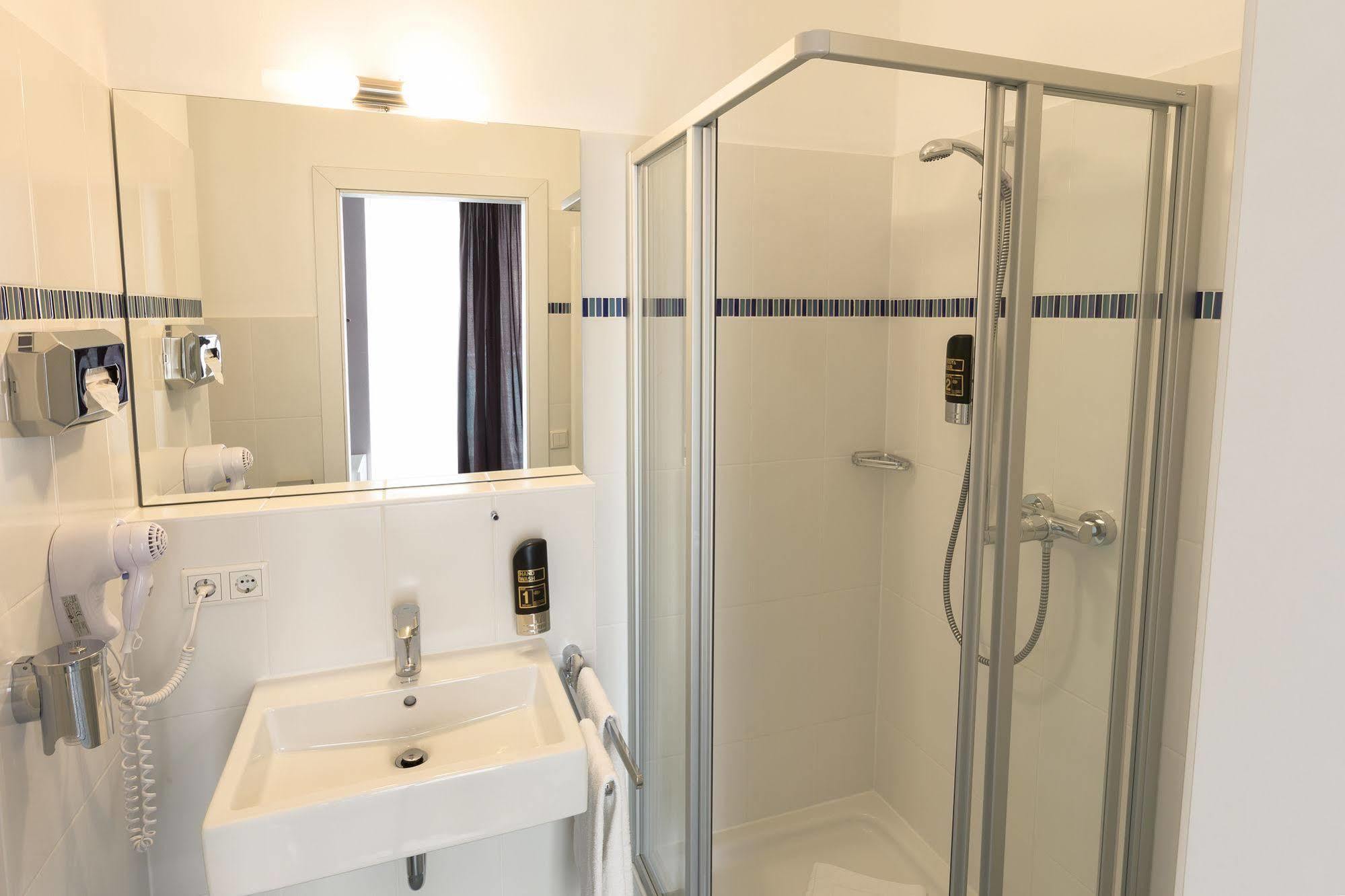 Empress Boutique Hotel 3*